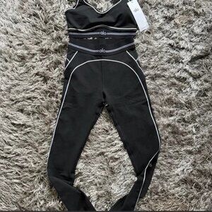 Alo Yoga outfit: tank top + stretchy, slimming leggings, black
